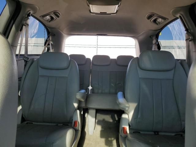 2005 Chrysler Town & Country Touring