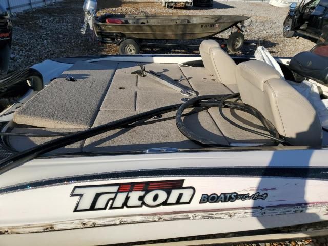 2004 Triton Boat