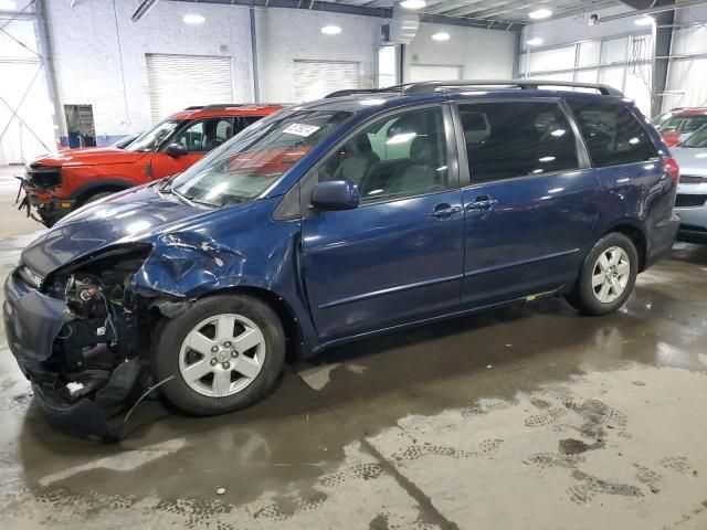 2005 Toyota Sienna XLE