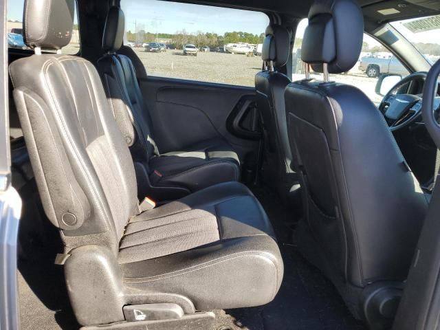 2014 Chrysler Town & Country S