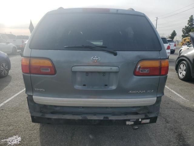 1998 Toyota Sienna LE