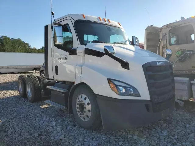 2019 Freightliner Cascadia 116