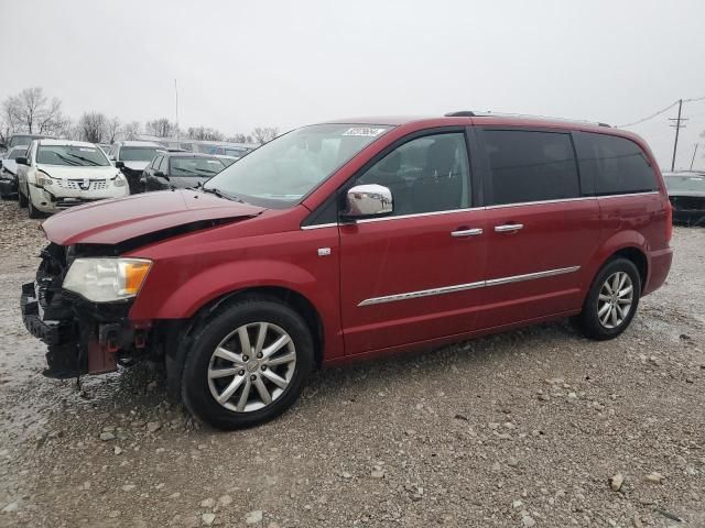 2014 Chrysler Town & Country Touring L