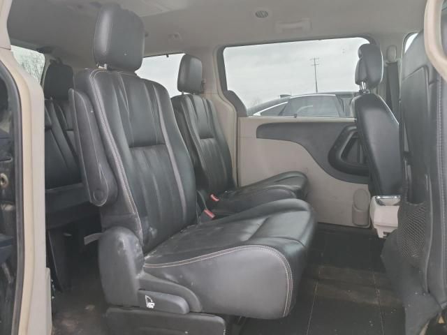 2013 Chrysler Town & Country Touring L