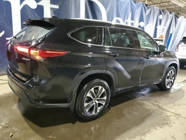 2022 Toyota Highlander Hybrid XLE