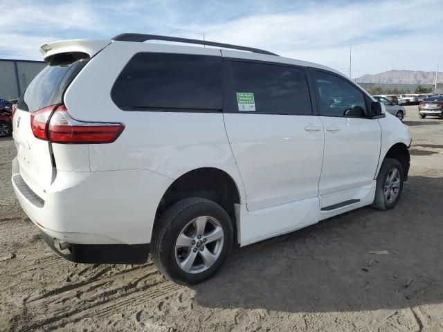 2018 Toyota Sienna LE