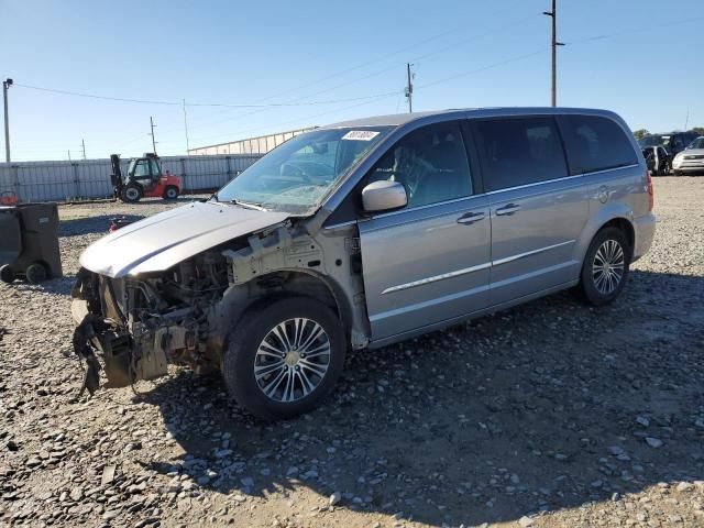 2014 Chrysler Town & Country S