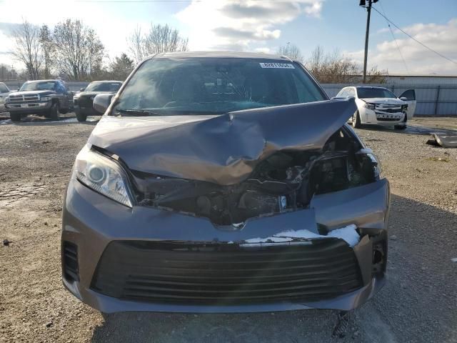 2019 Toyota Sienna LE