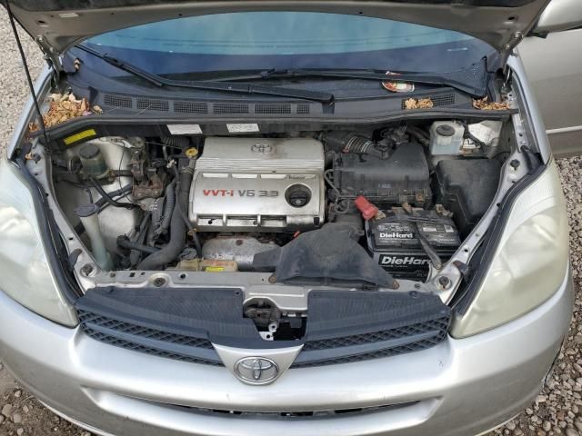 2004 Toyota Sienna XLE