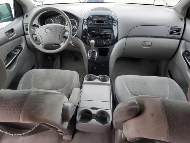 2004 Toyota Sienna CE