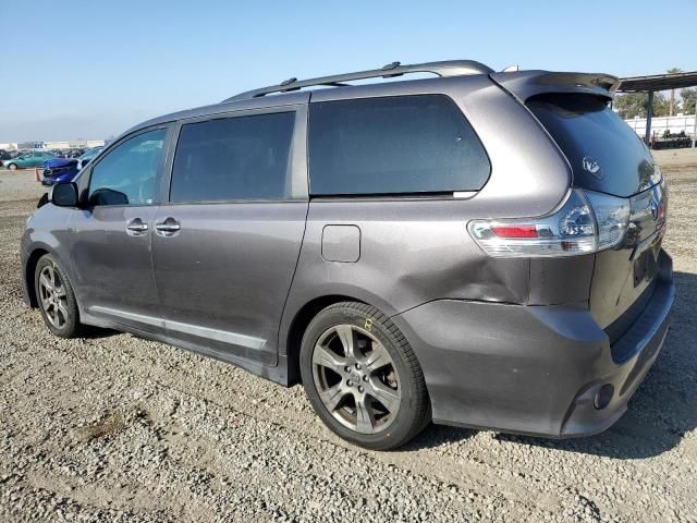 2019 Toyota Sienna SE