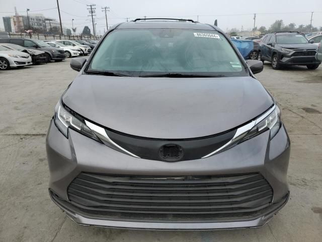 2021 Toyota Sienna XLE