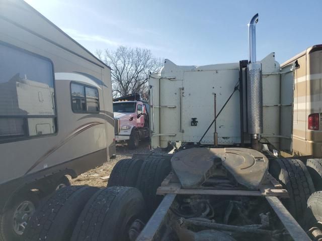 1996 Freightliner Conventional FLD120