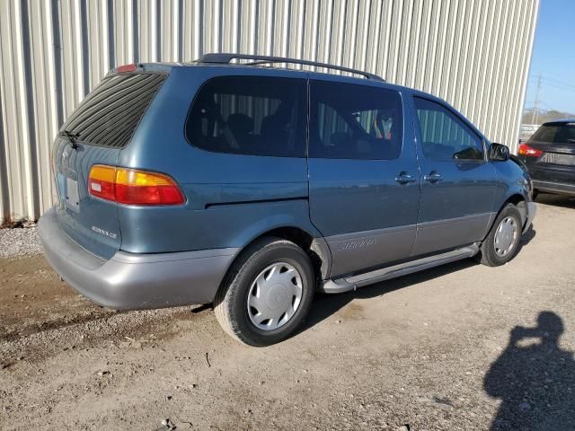 2000 Toyota Sienna CE