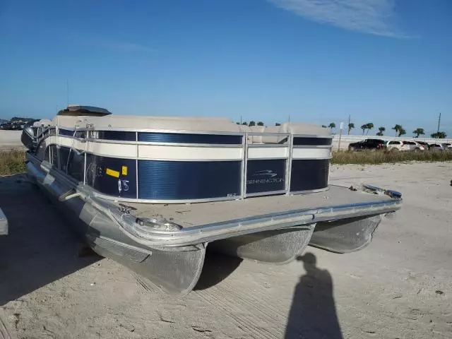 2018 Bennington Marine Boat