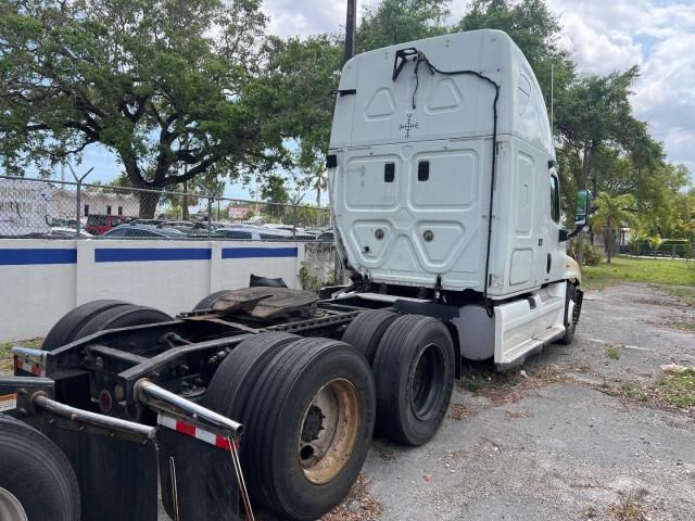 2012 Freightliner Cascadia 125