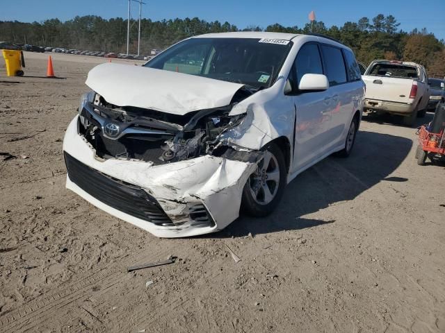 2018 Toyota Sienna LE