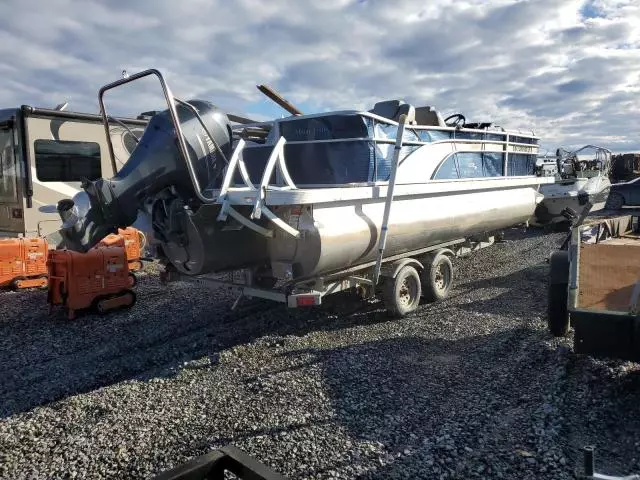 2016 Bennington Marine Pontoon