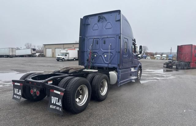 2020 Freightliner Cascadia 126