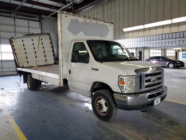 2015 Ford Econoline E450 Super Duty Cutaway Van