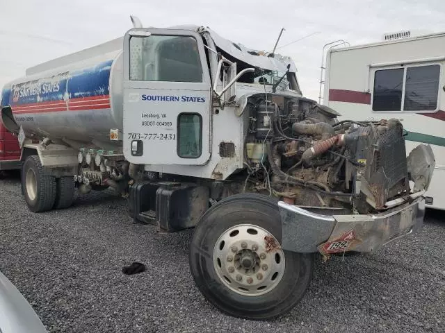 2006 Peterbilt 335