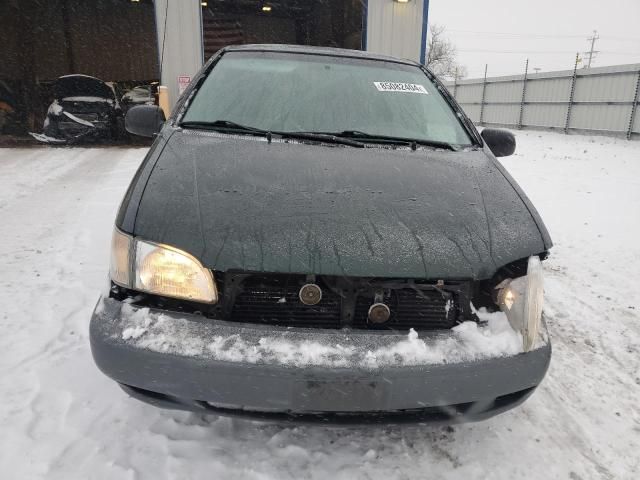 2000 Toyota Sienna CE