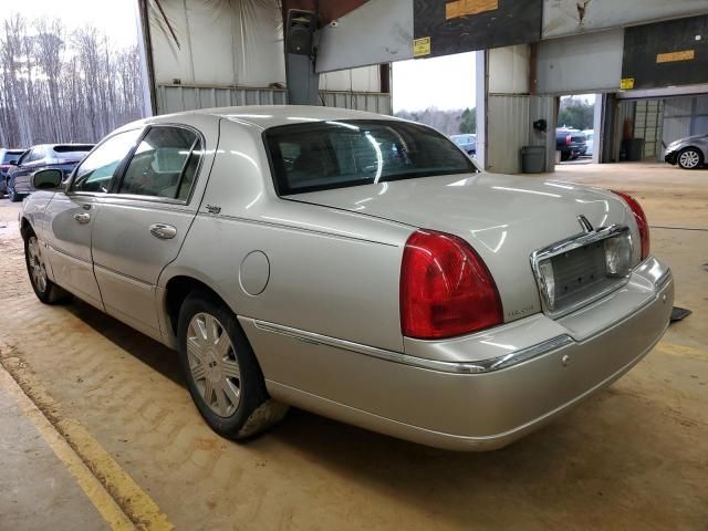 2005 Lincoln Town Car Signature Limited