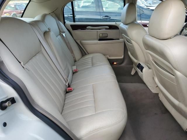 2004 Lincoln Town Car Executive