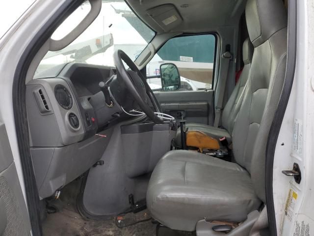 2016 Ford Econoline E450 Super Duty Cutaway Van