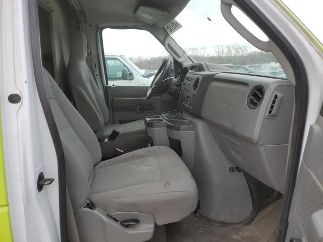 2011 Ford Econoline E350 Super Duty Cutaway Van