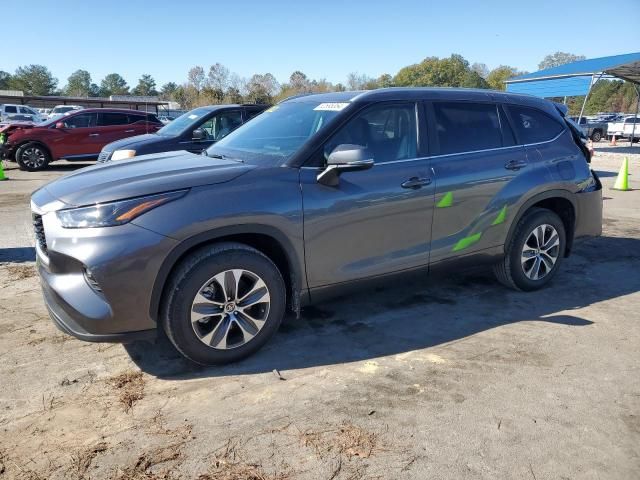 2024 Toyota Highlander LE