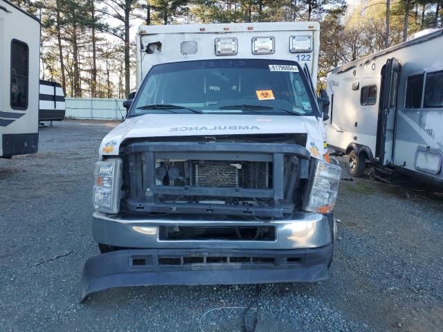 2021 Ford Econoline E350 Super Duty Cutaway Van