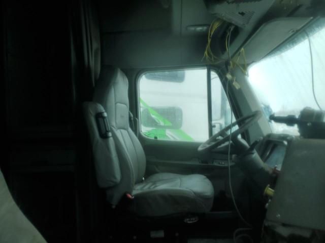 2006 Freightliner Conventional Columbia