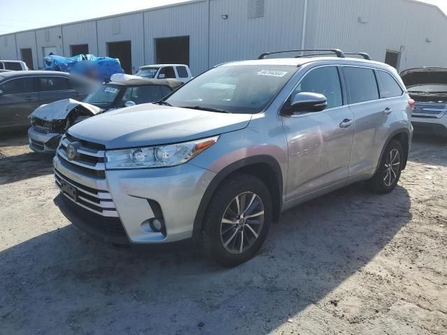 2017 Toyota Highlander SE