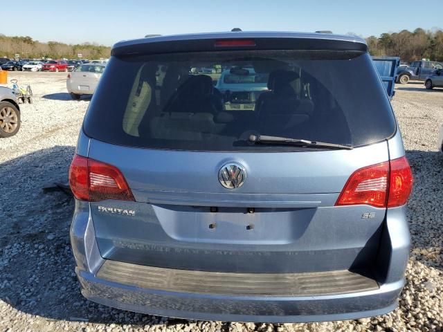 2011 Volkswagen Routan SE