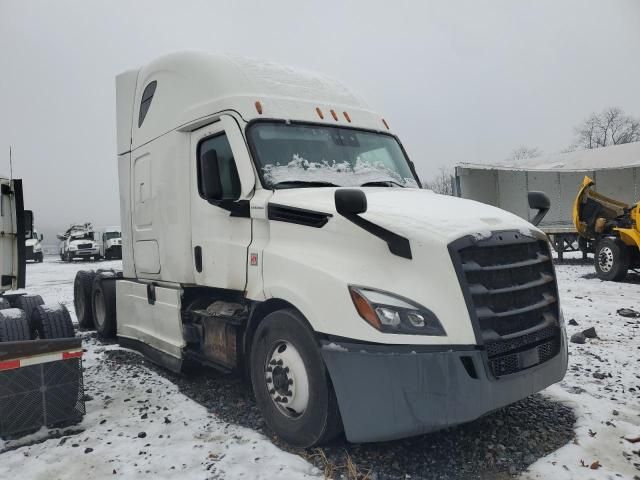 2020 Freightliner Cascadia 126