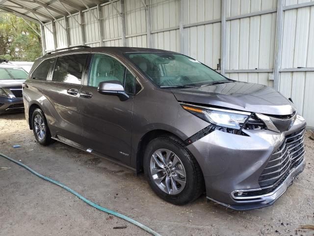 2021 Toyota Sienna XLE