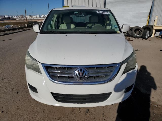 2010 Volkswagen Routan SE