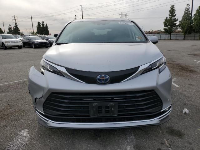 2022 Toyota Sienna XLE