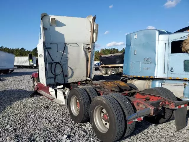 2000 Freightliner Conventional FLC120