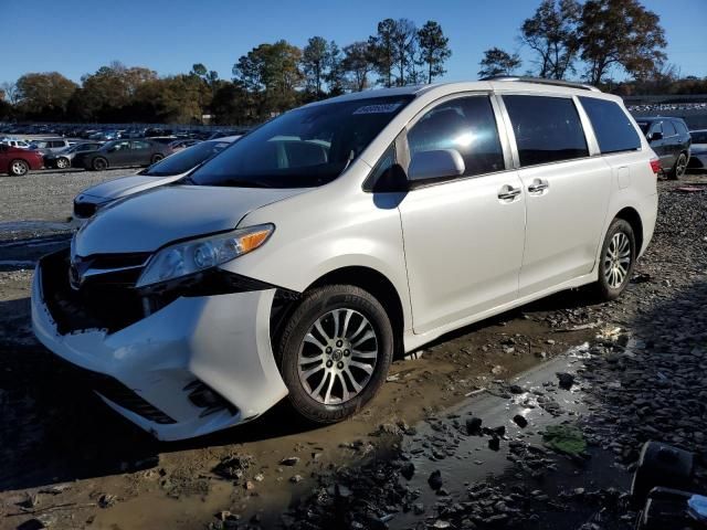 2018 Toyota Sienna XLE