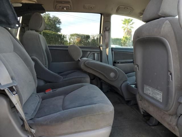 2005 Toyota Sienna CE