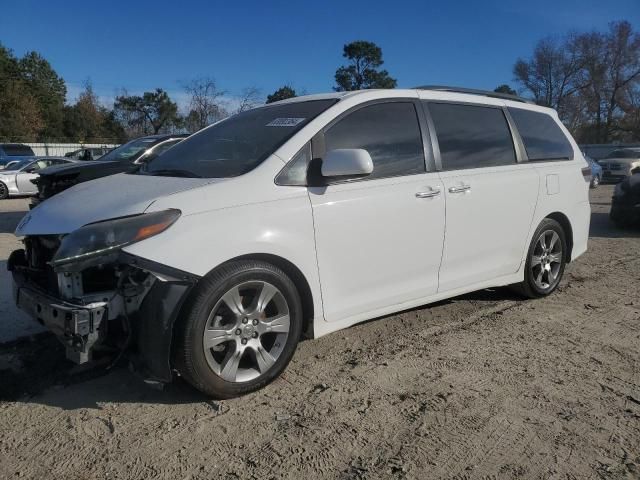 2015 Toyota Sienna Sport