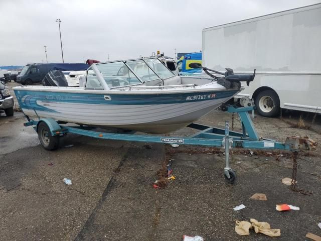 1993 Crestliner Boat