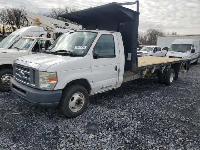 2011 Ford Econoline E450 Super Duty Cutaway Van