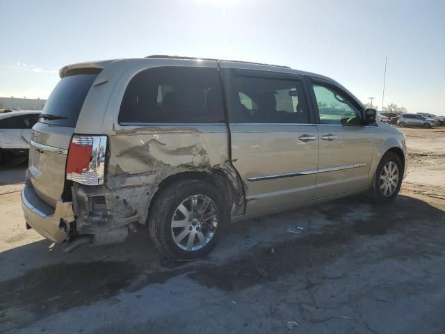 2016 Chrysler Town & Country Touring