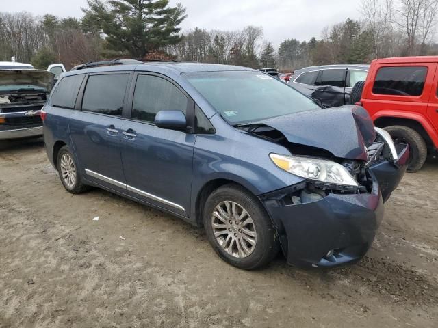 2017 Toyota Sienna XLE