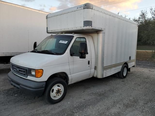 2007 Ford Econoline E450 Super Duty Cutaway Van