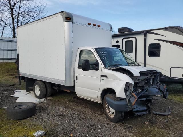 2012 Ford Econoline E350 Super Duty Cutaway Van