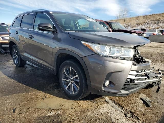 2017 Toyota Highlander SE